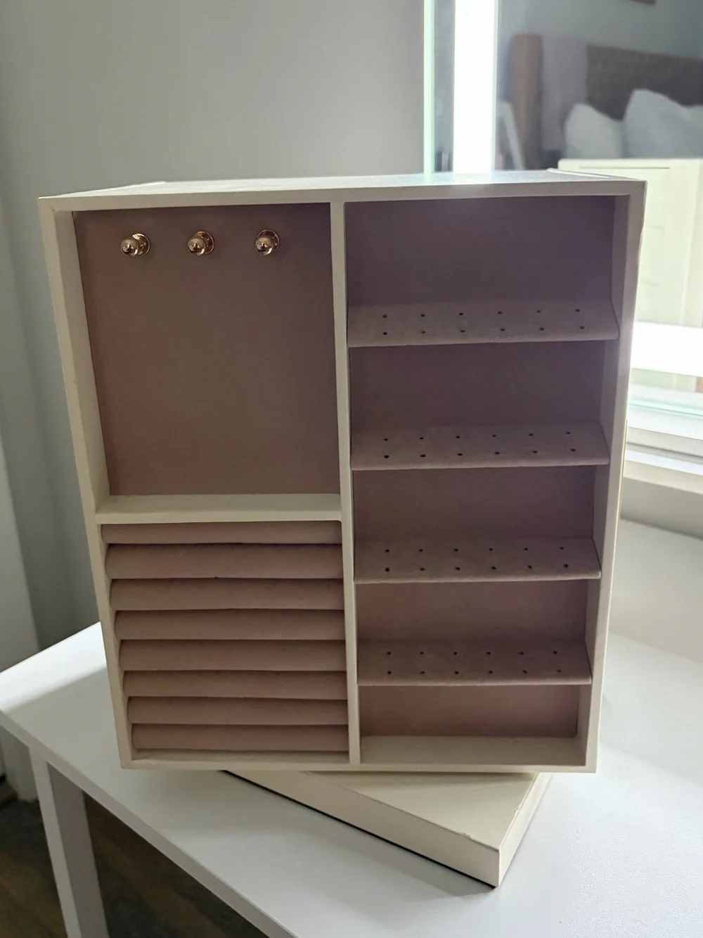 Rotating 360° White Jewelry Box